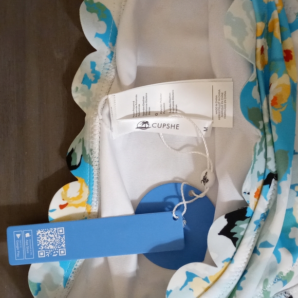 CupShe Mary Crisscross Scalloped Mid Rise Bikini Bottoms - Picture 2 of 6